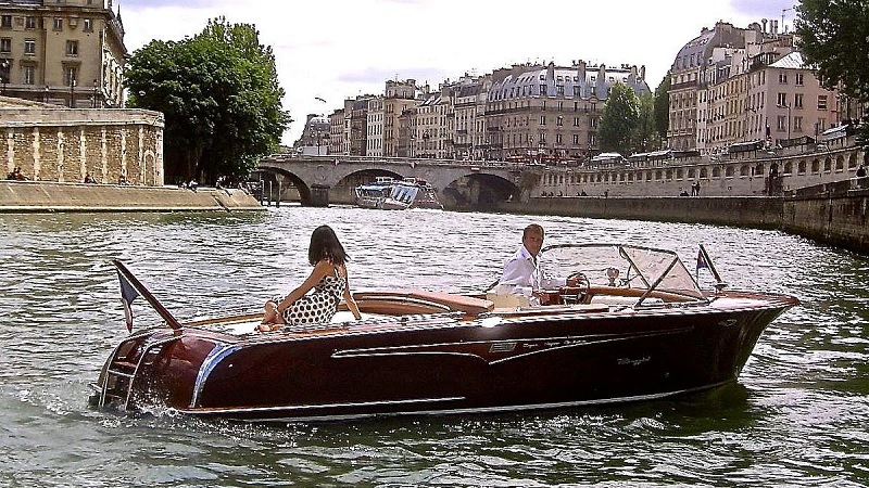 خانههای شناور و کروزهای خصوصی