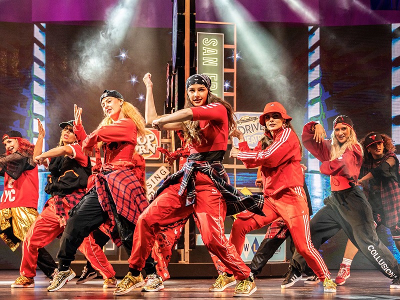 اجراهای زنده در دهکده جهانی