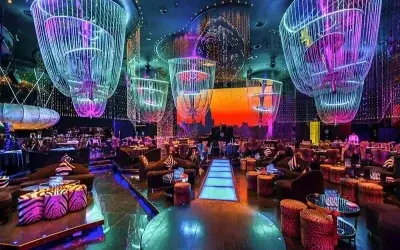 قوانین کلاب‌های دبی: تجربه‌ای لوکس و امن در شب‌های پرهیجان