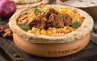 معرفی 8 تا از معروف‌ ترین غذاهای دبی که باید امتحان کنید