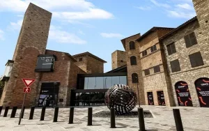 معرفی مرکز خرید اوت لت ویلیج دبی: تجربه‌ای بی‌نظیر از خرید مقرون‌به‌صرفه