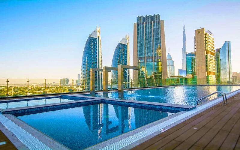 بهترین هتل‌های استخر دار دبی: اقامتی بی‌نظیر در قلب لوکس‌ترین شهر جهان