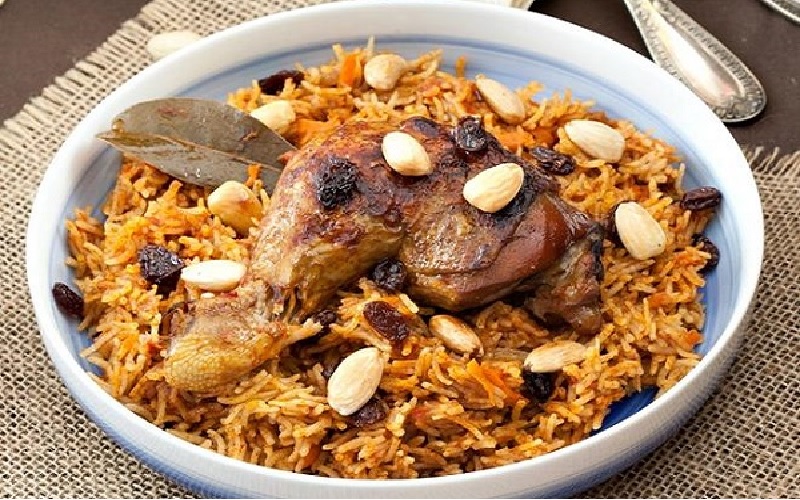  کبسه (Kabsa): برنج و گوشت با طعم‌های بی‌نظیر
