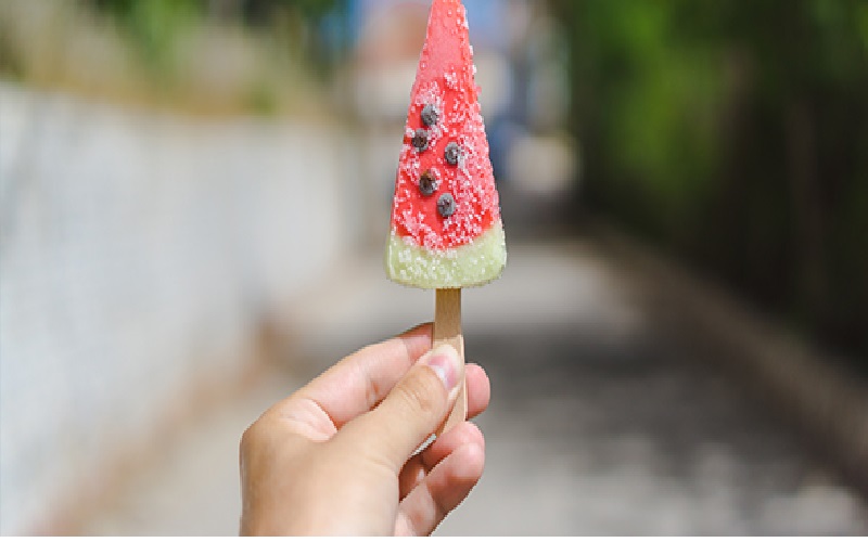 ااستفاده از دست چپ برای تعامل اجتماعی