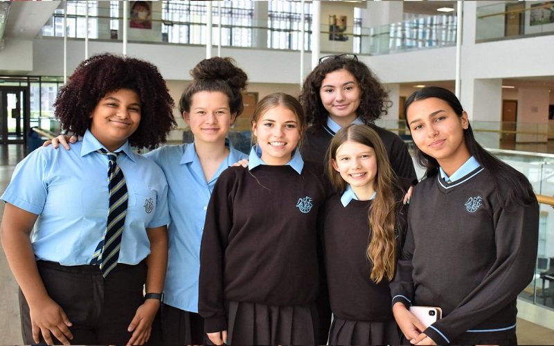 مراکز آموزشی بینالمللی و مدارس برتر