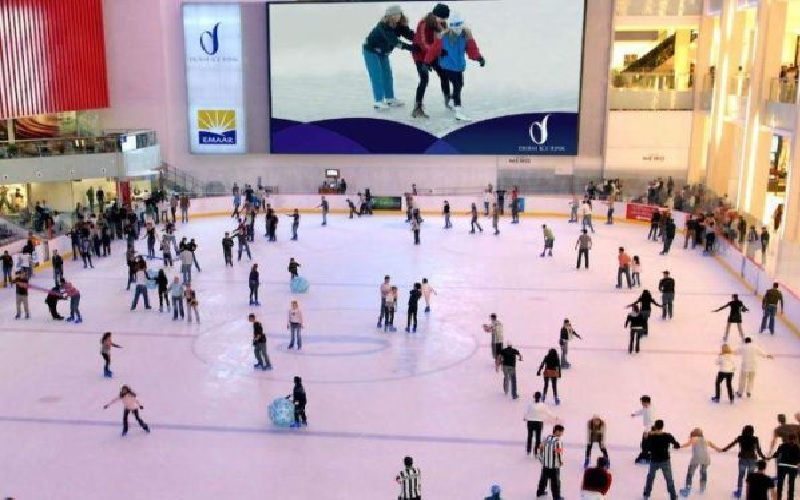 پیست اسکیت روی یخ