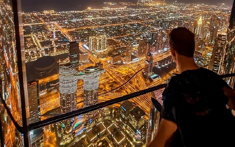 شب‌گردی در برج خلیفه