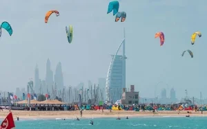 ساحل کایت دبی: مقصدی برای ماجراجویی‌های آبی و آرامش در کنار خلیج فارس
