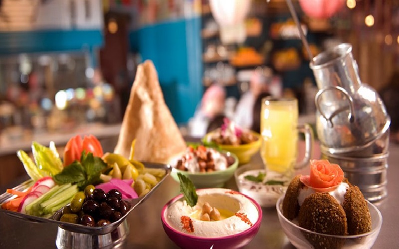 خوردن غذای ارزان در دبی