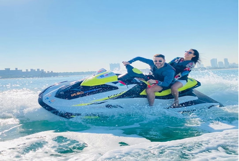 تفریحات آبی و ورزشی