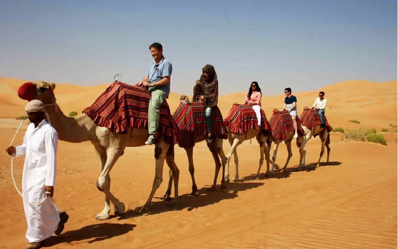  شترسواری: تجربه‌ای هیجان‌انگیز و متفاوت