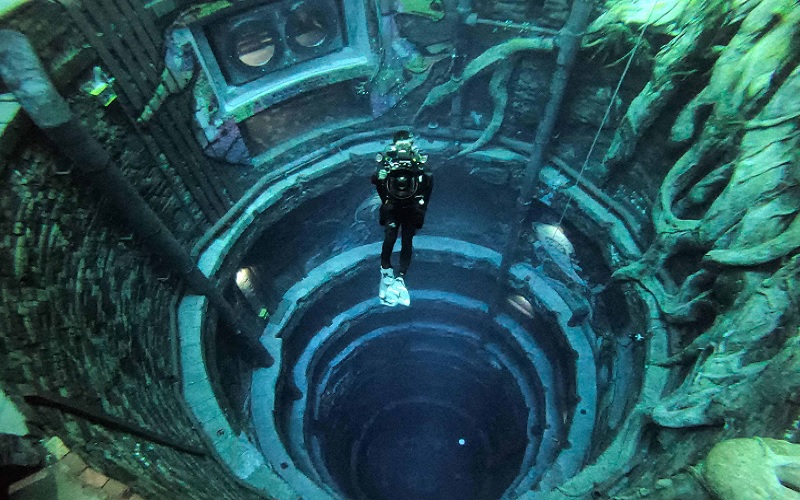 غواصی در عمیقترین استخر جهان