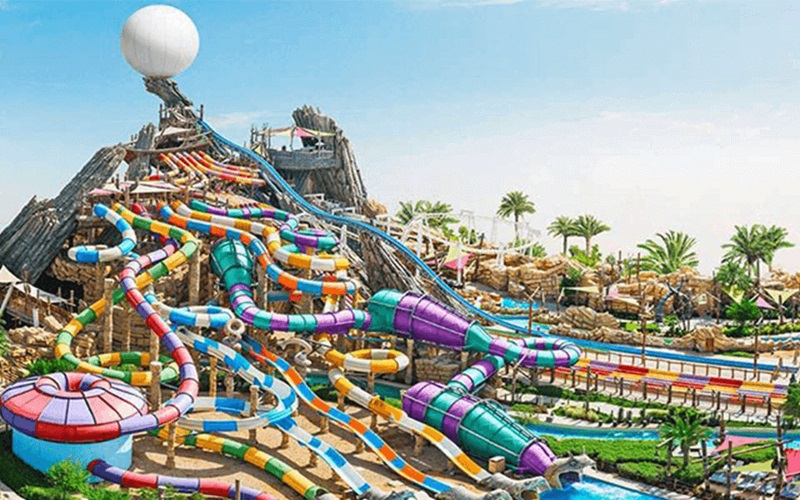 قوانین پوشش در پارک های آبی دبی برای آقایان