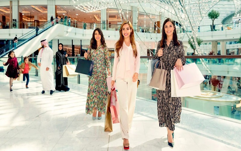 . بازدید از مراکز خرید و بوتیک‌ها