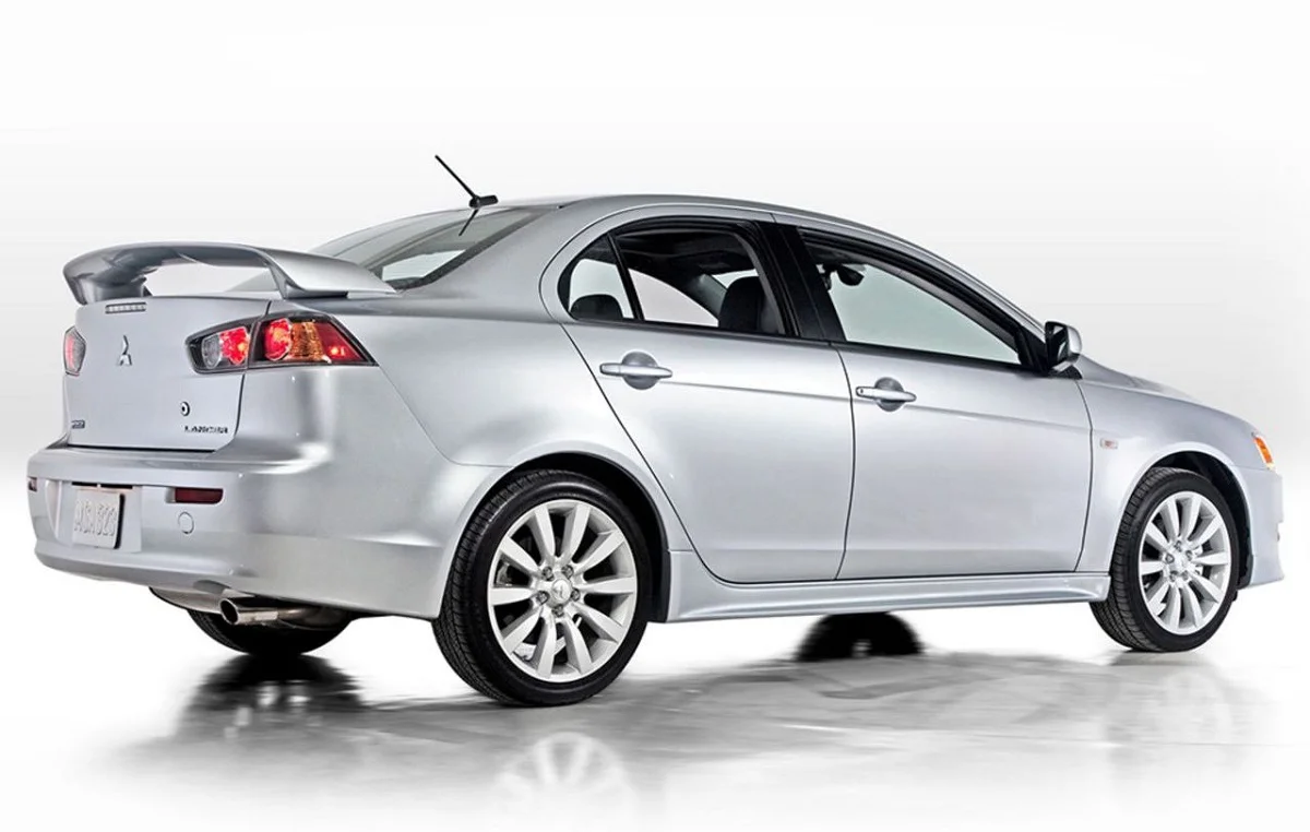 نقد و بررسی میتسوبیشی لنسر