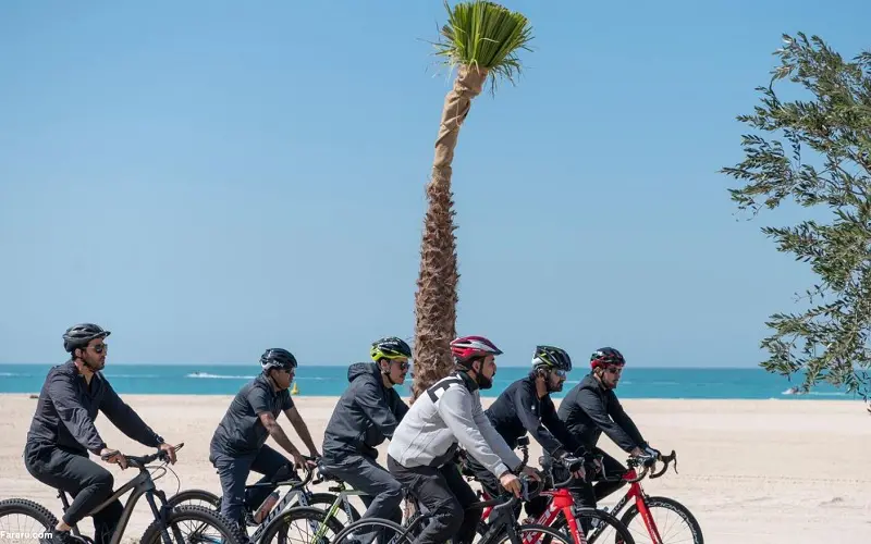 دوچرخه‌ سواری الکتریکی در بیابان دبی