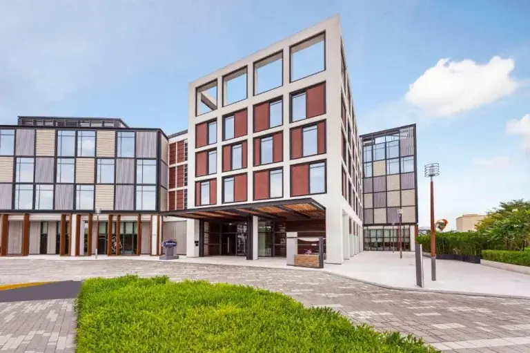 هتل همپتون بای هیلتون ال سیف دبی