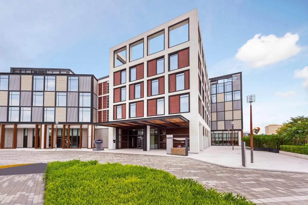 هتل همپتون بای هیلتون ال سیف دبی