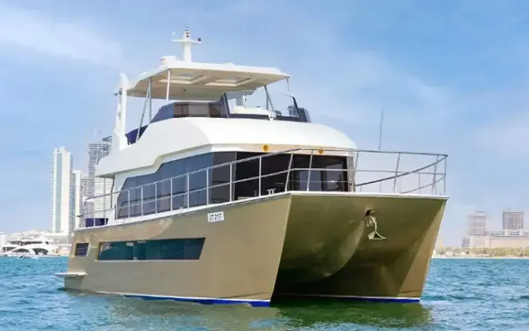 سوپر یات تفریحی در مارینا