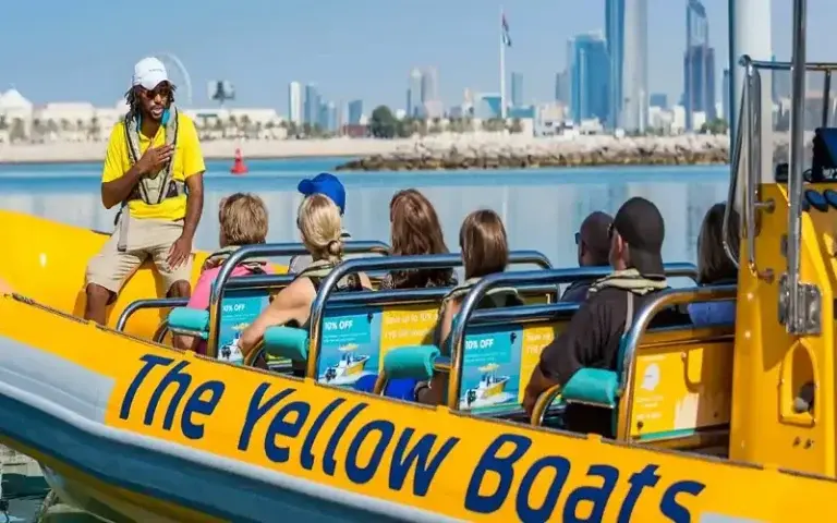 قایق زرد دبی
