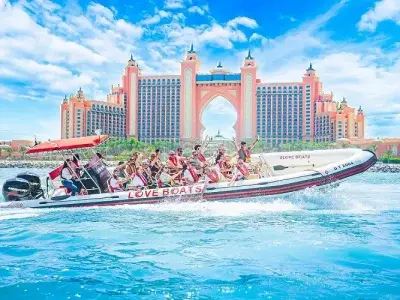 قایق عشق دبی